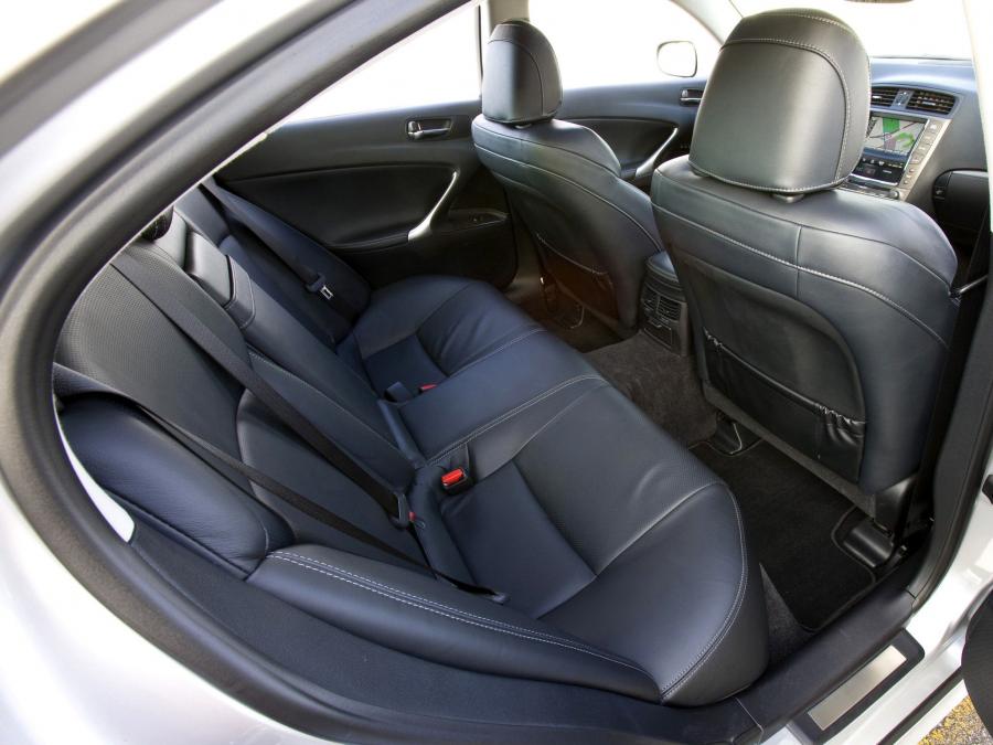  Lexus IS350 AWD 2010 года  (фото 12 из 16)